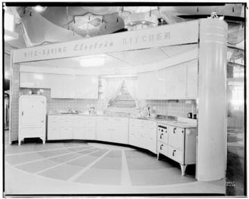 D2.4 - Displays, Fairs