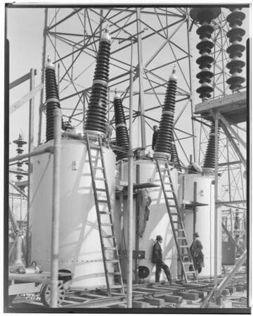 Long Beach Steam Station, Plant #3 - Oil switches - close-up