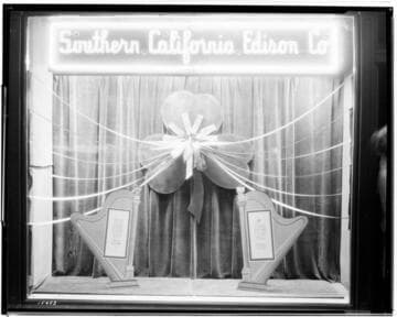 D2.3 - Displays, Window - Third Street Window