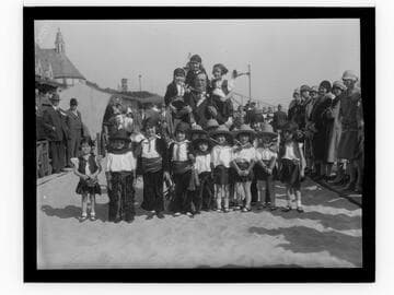 Troupe picture of Meglin Kiddies with a man in front of Gables Beach Club, Santa Monica