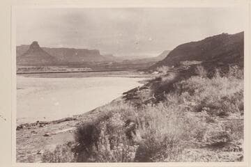 Down river from mile 152.7, Castle Butte at left