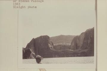 Down the filling Lake Powell to Crevice Canyon or Hidden Passage