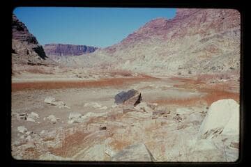 Up in dry course at left bank of rapid no. 3