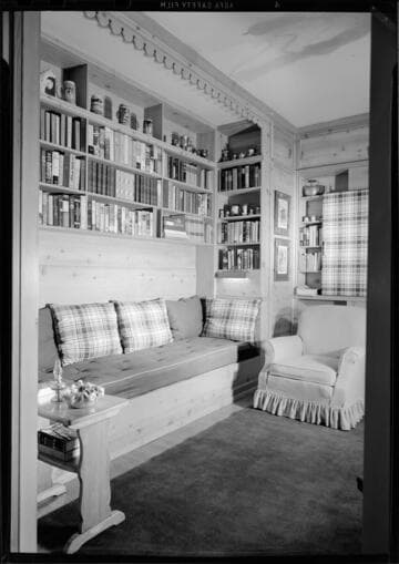 Valerie, Joan, residence