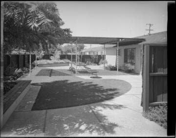 Landscaping images for Joseph E. Howland: Gerow, Floyd, residence