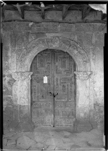San José y San Miguel de Aguayo. Chapel door