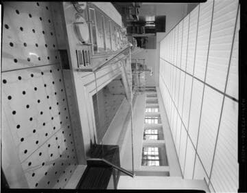 Industrial/commercial kitchen and cafeteria style serving areas