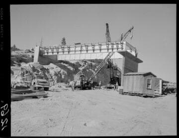 Big Creek - Mammoth Pool - Setting spillway bridge beams