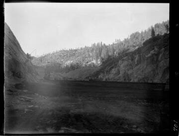 Big Creek - Mammoth Pool - General view of embankment operation looking upstream