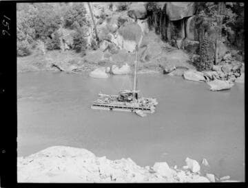 Big Creek - Mammoth Pool - Deep well drilling in bottom of dam