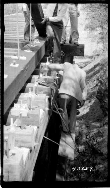 Borel Powerhouse - Borel Canal - Temporary repair of crushed stringer