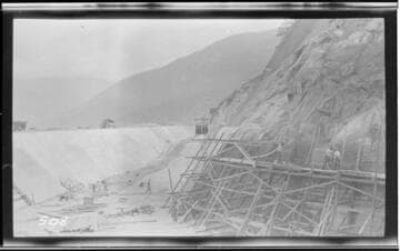 A construction crew working on the regulating reservoir at Kaweah #3 Hydro Plant