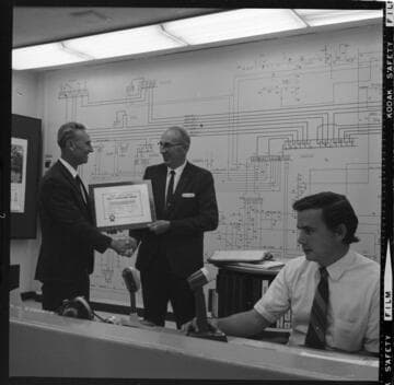 Safety award from EEI presented to SCE's Saugus Substation