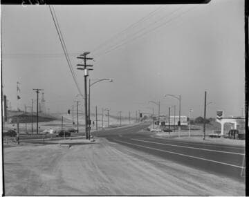 Lighting at five point intersection in the day