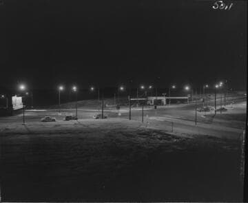 Lighting at five point intersection in the day time