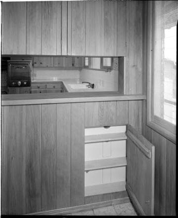 Opening to kitchen from dining room