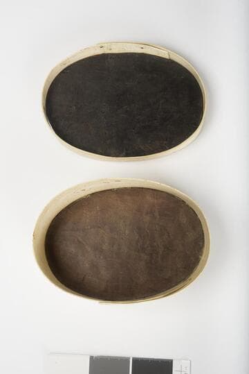 Oval Box with Inlaid Five-point Star