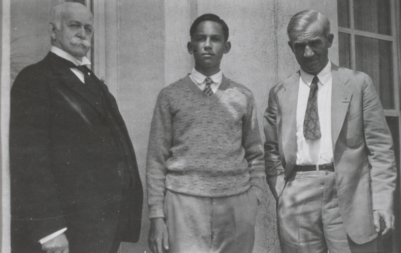 Edwards Metcalf (center) flanked by his grandfather, Henry E. Huntington (left), and father, John (right), in an undated
photo.